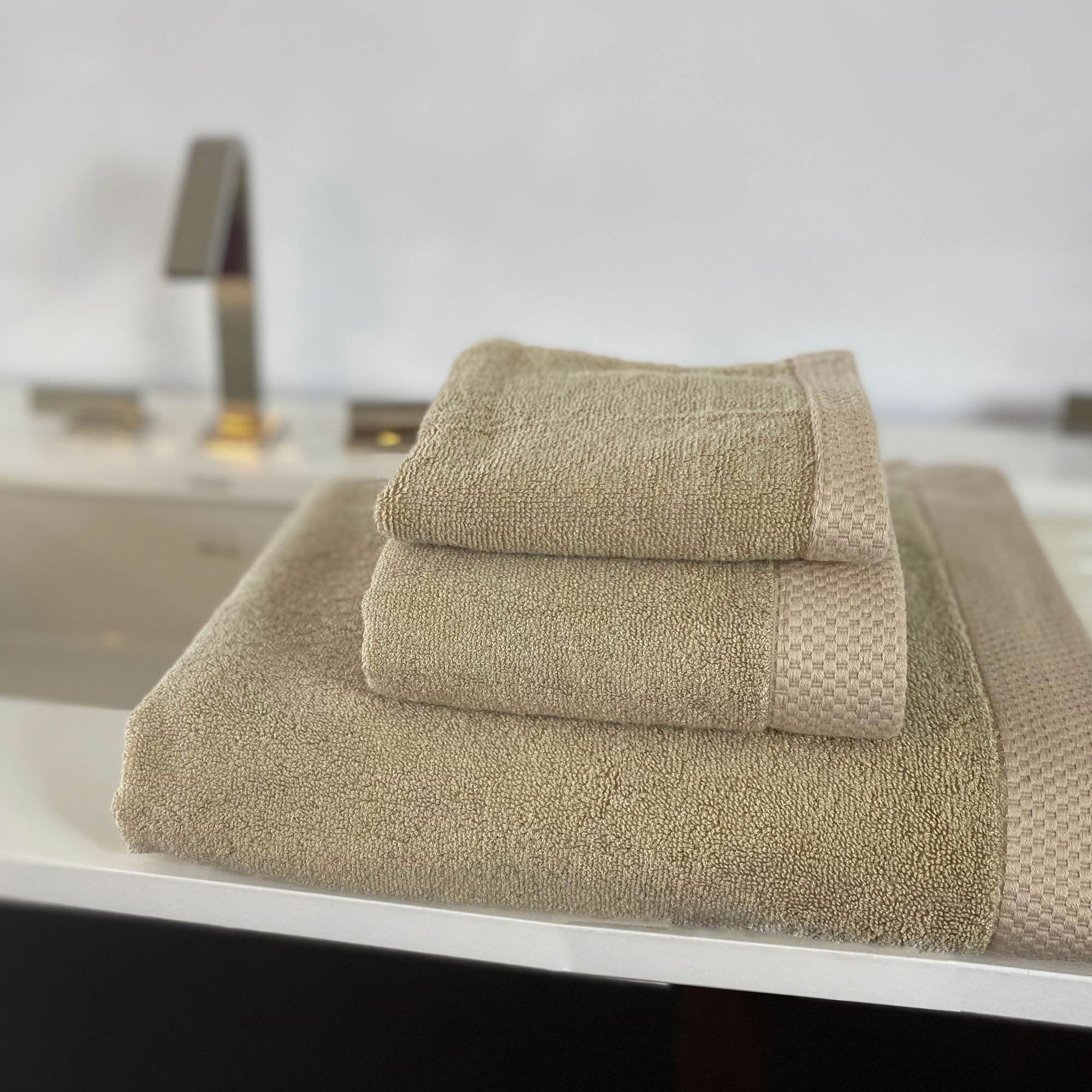 Luxury BAMBOO Towel Set 3Pcs - Extra Gentle, Dry Off Quickly, Spa-Quality Softness Bath Towels -  Champagne